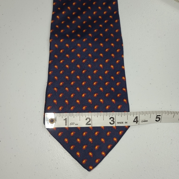 Brooks Brothers Silk Tie - Picture 4 of 5